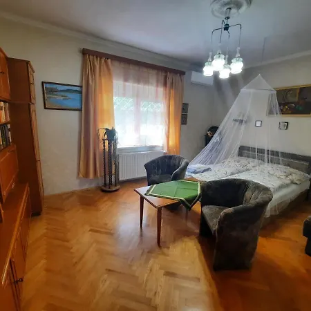 Anna Apartment *